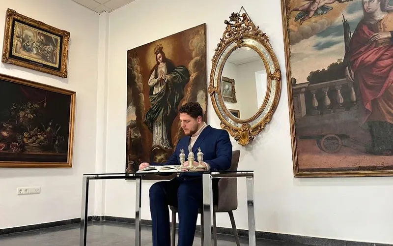 Compra venta de plata y antigüedades - Antigüedades Mezquita, empresa familiar desde 1952 con servicio a domicilio en toda España